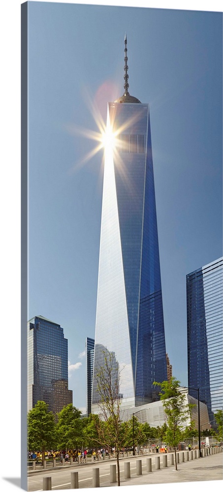 USA, New York City, Manhattan, Lower Manhattan, One World Trade Center, Freedom Tower, Ground Zero memorial at the site of...