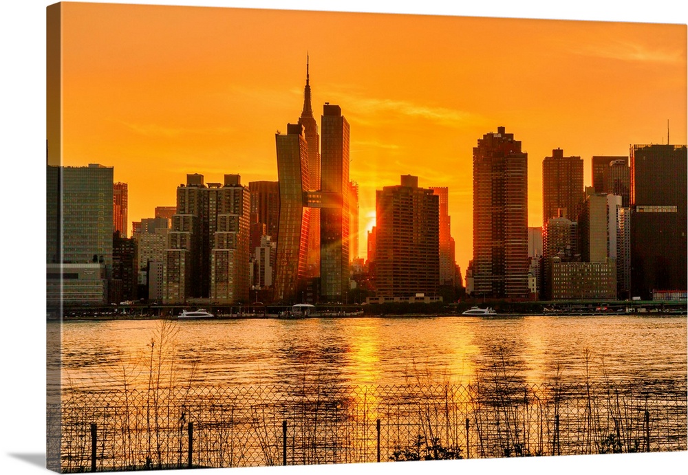 New York City, Midtown Manhattan viewed from Gantry Plaza..