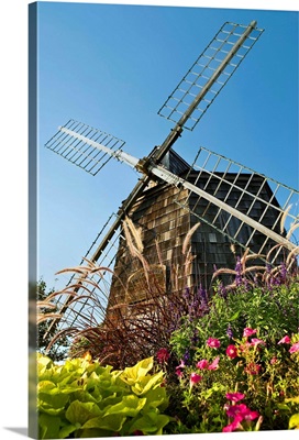 New York, Long Island, The Hamptons, Sag Harbor windmill
