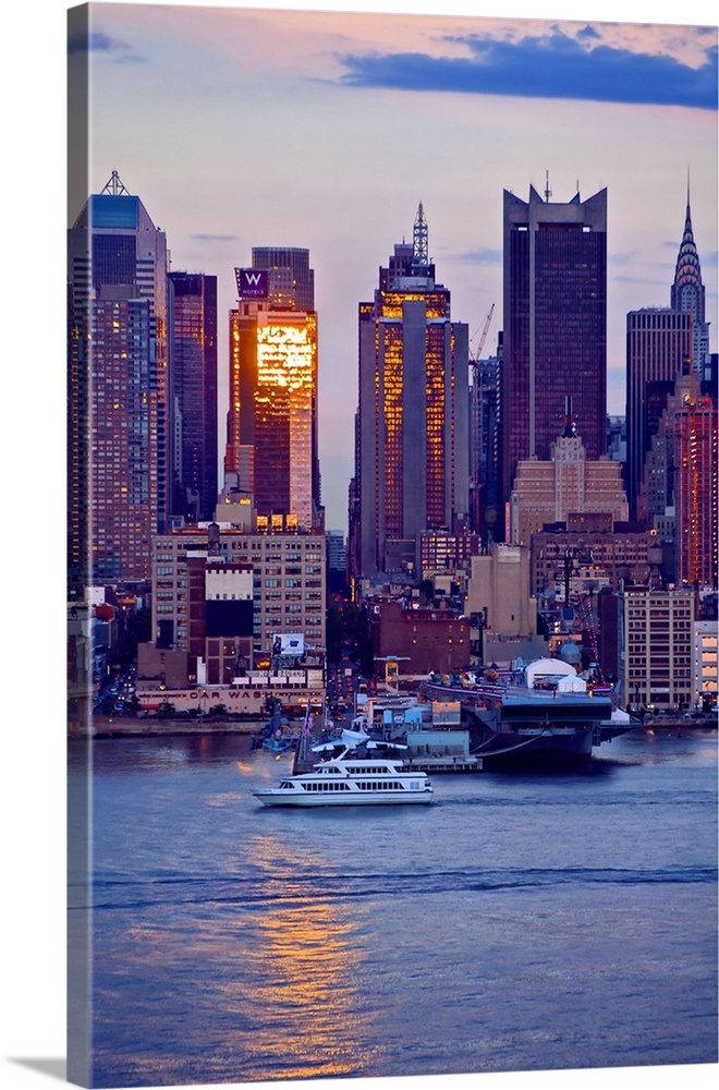 New York, New York City, Manhattan, midtown skyline, viewed from New Jersey