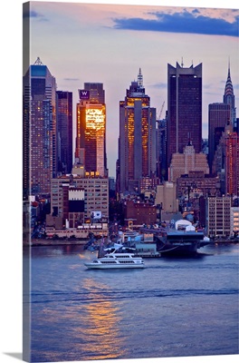 New York, New York City, Manhattan, midtown skyline, viewed from New Jersey