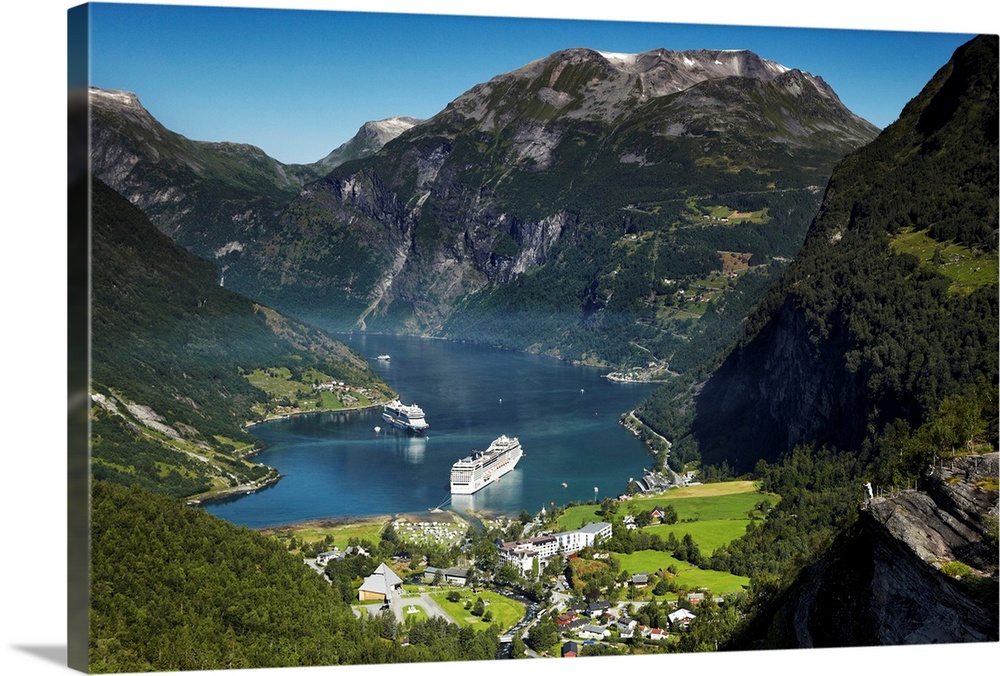 Norway, More og Romsdal, Scandinavia, Fjords, Geirangerfjord, Geiranger, Flydalsjuvet Rock and cruise ships in Geirangerfj...