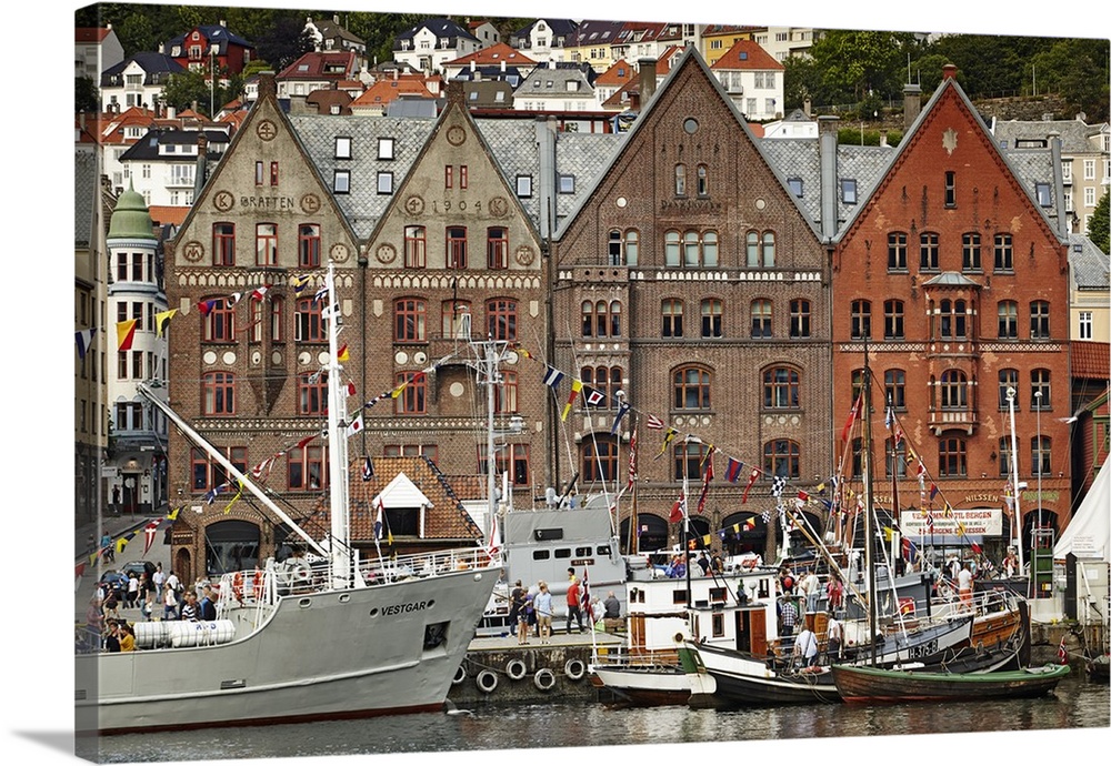 Norway, Hordaland, Scandinavia, Bergen, Fjordsteam historic boat festival, Bryggen (Hanseatic Quarter).