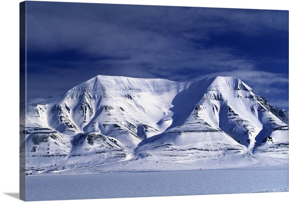 Norway, Svalbard Islands, Spitsbergen, Operafjelleat Mount, in front of Longyearbyen