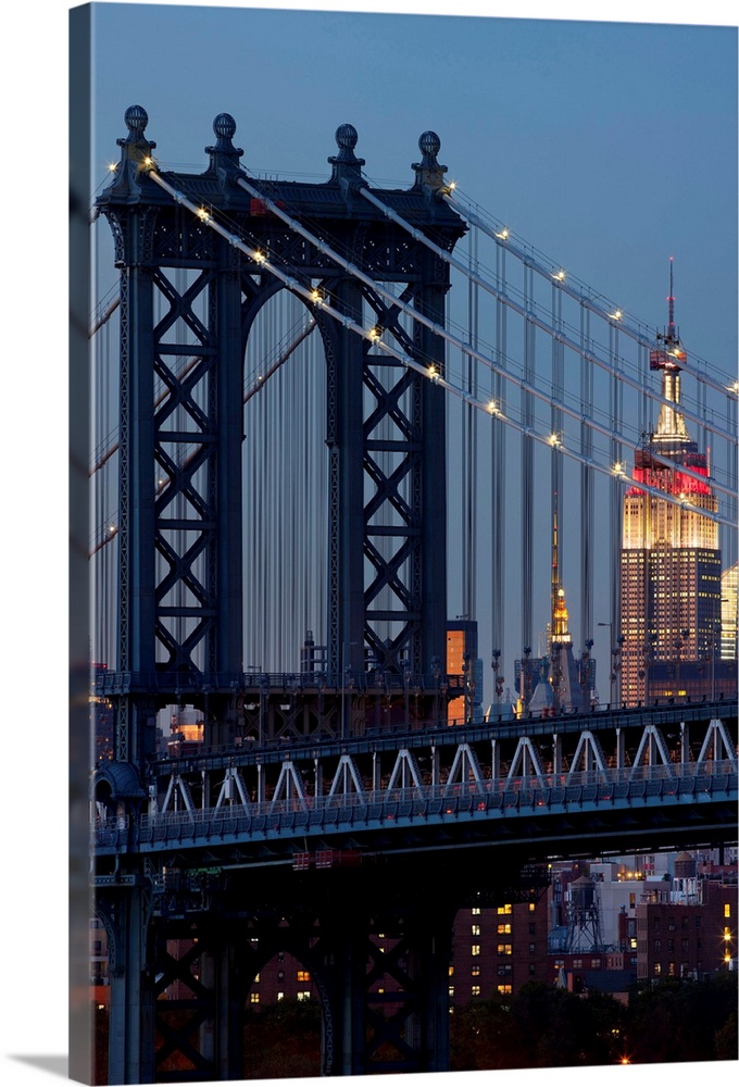 USA, New York City, Manhattan, Lower Manhattan, Manhattan Bridge, Manhattan Bridge and Empire State Building.