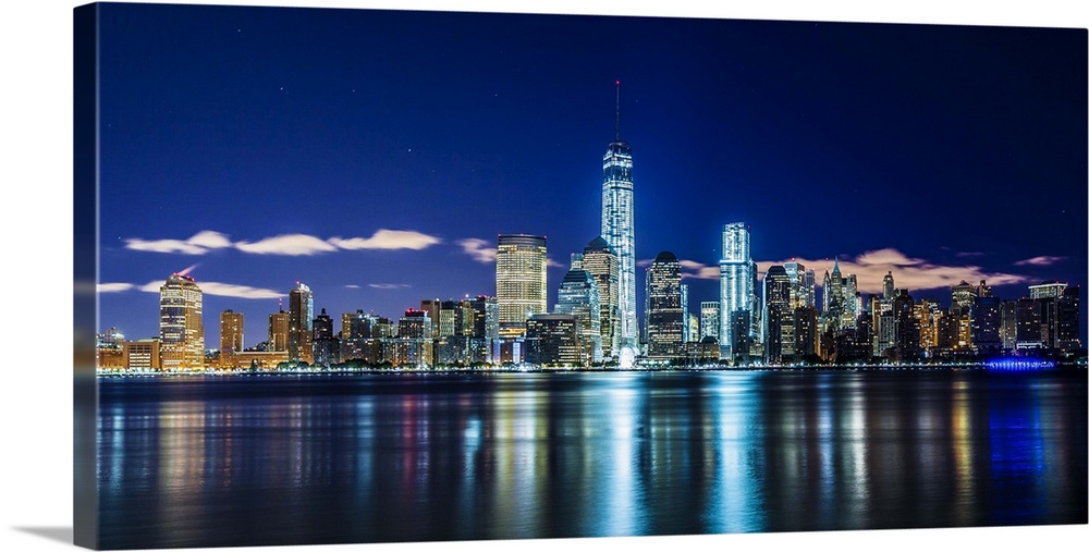 USA, New York City, Manhattan, Lower Manhattan, Lower Manhattan skyline with the Financial District and the Freedom Tower ...