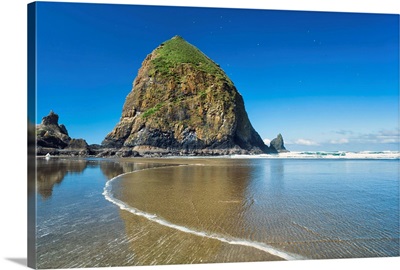 Oregon, Pacific ocean, Hay Stack Rock at low tide, Cannon Beach