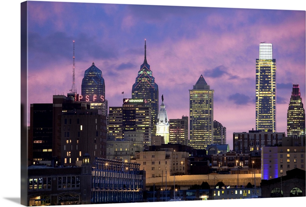 USA, Pennsylvania, Philadelphia, Philadelphia's skyline over Delaware River.