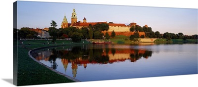 Poland, Krakow, Wawel Royal Castle and Wisla (Vistula) river