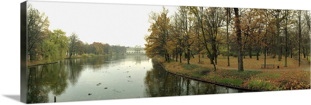 Poland, Polska, Mazowieckie, Warsaw, Warszawa, Park Lazienkowski (Lazienki Park), view of Lazienki Palace