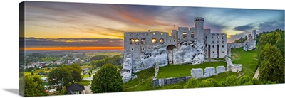 Poland, Silesia, Ogrodzieniec, Trail Of The Eagle's Nests, Medieval Castle At Sunrise