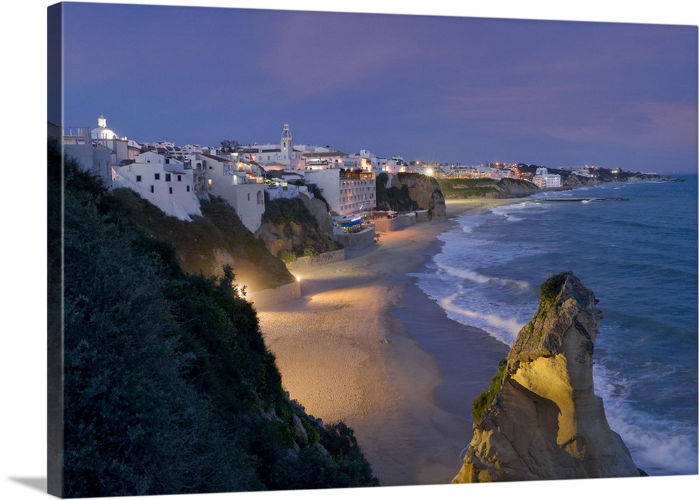 Portugal, Faro, Algarve, Albufeira, Albufeira at night, the main town beach