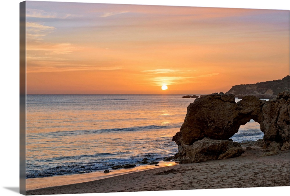Portugal, Faro, Algarve, Albufeira, Praia da Oura Beach at sunset.