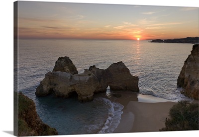 Portugal, Faro, Algarve, Praia da Rocha, Rock formations at sunset
