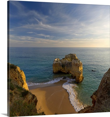 Portugal, Faro, Algarve, Praia da Rocha, Rock formations on an empty beach