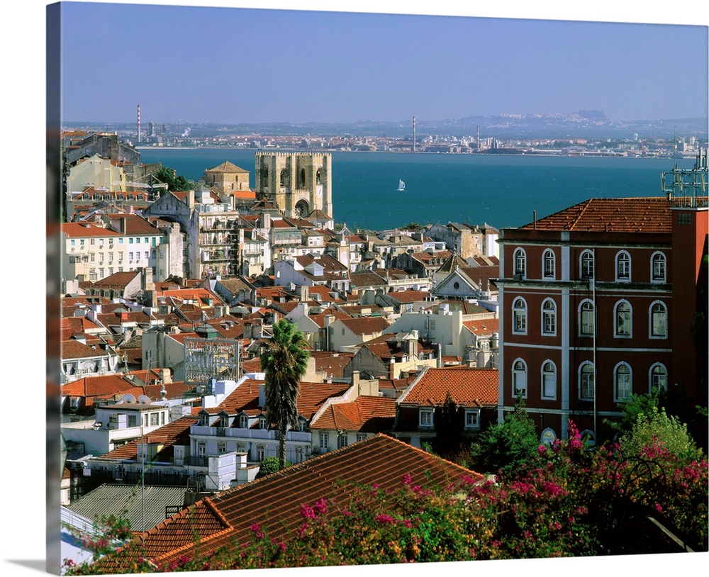 Portugal, Lisbon, historical center, cathedral Se Patriarcal, Tejo river