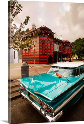 Puerto Rico, Ponce, historical car and the Parque de Bombas building