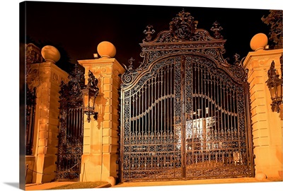 Rhode Island, Newport, Entrance gate at Breakers Mansion
