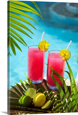 Saint Lucia, Gros Islet, Cap Estate, Cocktails at poolside