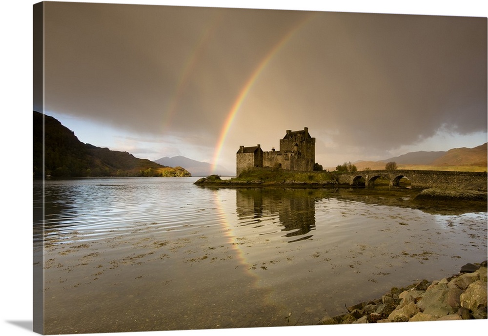 Scotland, Highland, Great Britain, Highlands, view of the castle and rainbow