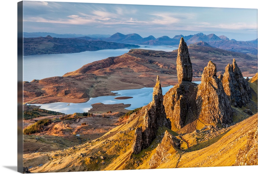 UK, Scotland, Great Britain, Highlands, Inner Hebrides, Isle of Skye, The Old Man of Storr, overlooking Loch Leathan and S...