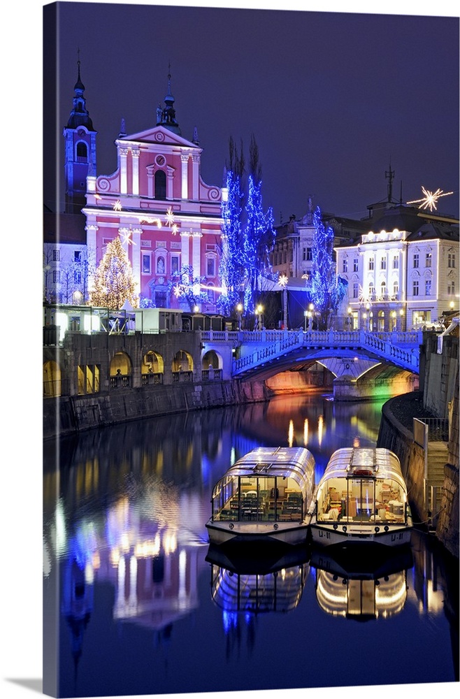 Slovenia, Upper Carniola, Ljubljana, Lighting for Christmas festivities