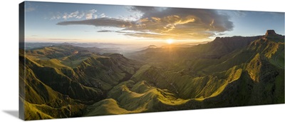 South Africa, Dawn On The Drakensberg Mountains, Royal Natal National Park