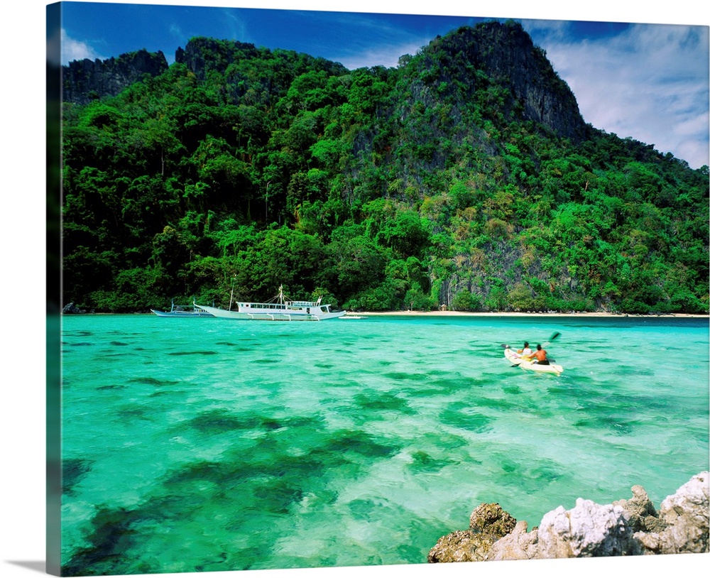 Southeast Asia, Philippines, Palawan, Taytay bay, Apulit island, kayak