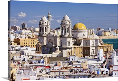 Spain, Andalusia, Costa de la Luz, Cadiz, Panoramic view of the old town and Cathedral