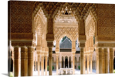 Spain, Andalusia, Granada, Alhambra Palace, Lion's Court