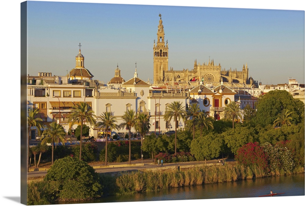 Spain, Andalusia, Mediterranean area, Seville, Guadalquivir river with the Cathedral in background