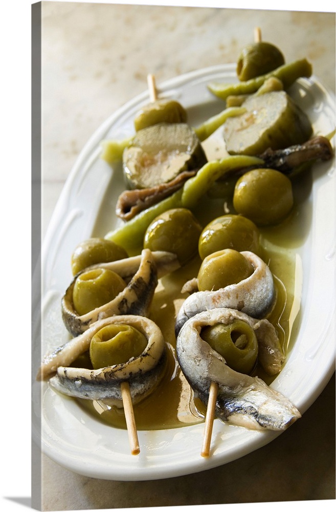 Spain, Arag..n, Saragossa, Bodegas Almau Tapas Bar, tapas with stuffed olives and anchovies