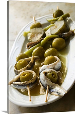 Spain, Aragon, Saragossa, tapas with stuffed olives and anchovies