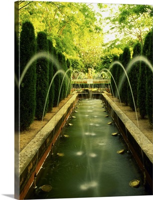 Spain, Balearic Islands, Palma, Fountain in the gardens de s'Hort del Rei