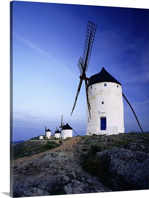 Spain, Castilla-La Mancha, Consuegra, windmills near the village
