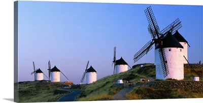Spain, Castilla-La Mancha, Consuegra, windmills near the village