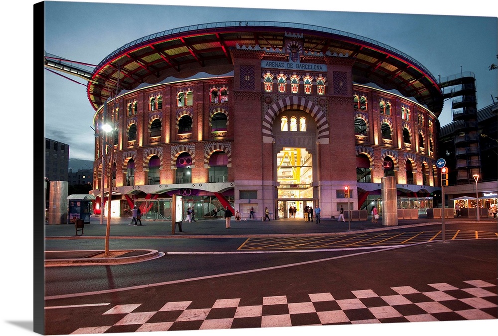 Spain, Catalonia, Barcelona, Barcelona district, Les Arenes, the old bullfighting arena, now a shopping mall