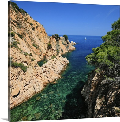 Spain, Catalonia, Costa Brava, Begur, View of the beautiful Cala Marquesa inlet