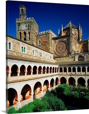 Spain, Extremadura, Royal Monastery of Santa Maria de Guadalupe, cloister
