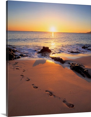 Spain, Lanzarote, Punta del Papagayo, beach at sunset