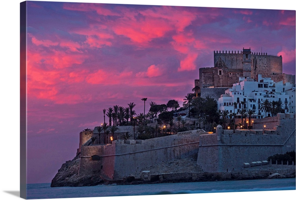 Spain, Comunidad Valenciana, Peniscola, Mediterranean sea, The Old Town, on top the Castle built by the Knights Templar.