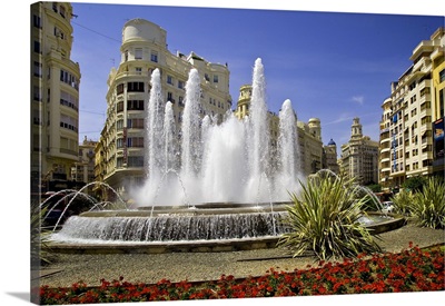 Spain, Valencia, Ayuntamiento Square (Plaza del Ayuntamiento), Water fountain