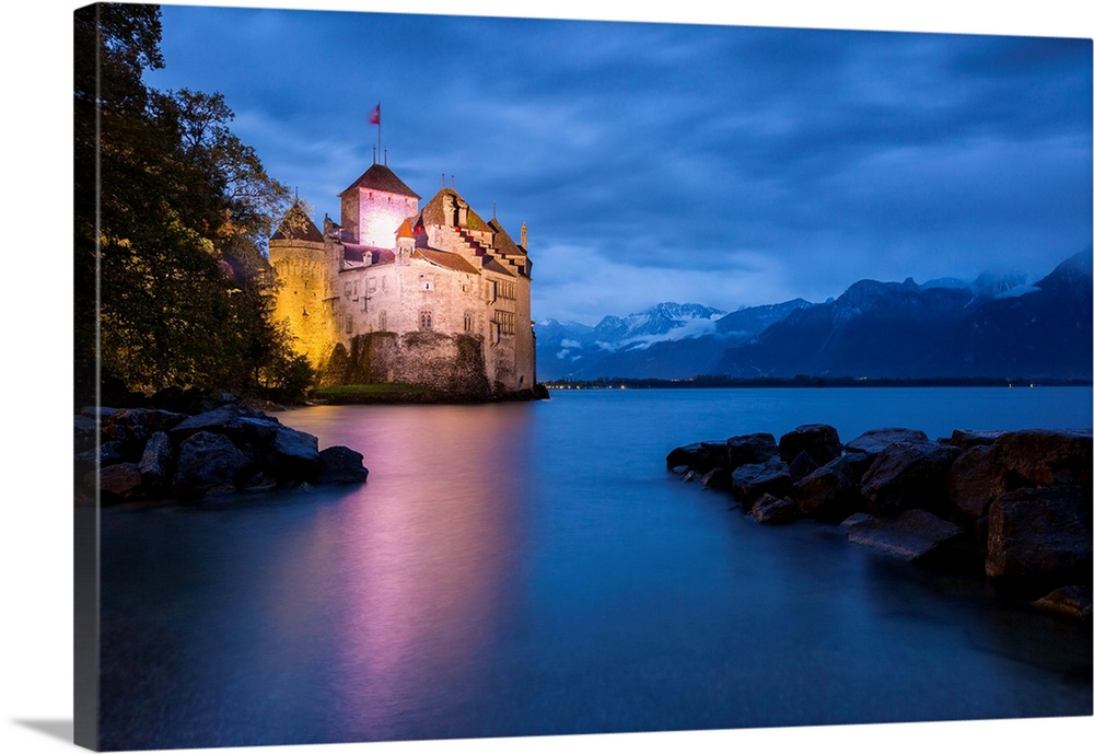 Switzerland, Vaud, Lake Geneva, Alps, Lake Geneva, Lac Leman, Montreux, Chateau de Chillon.