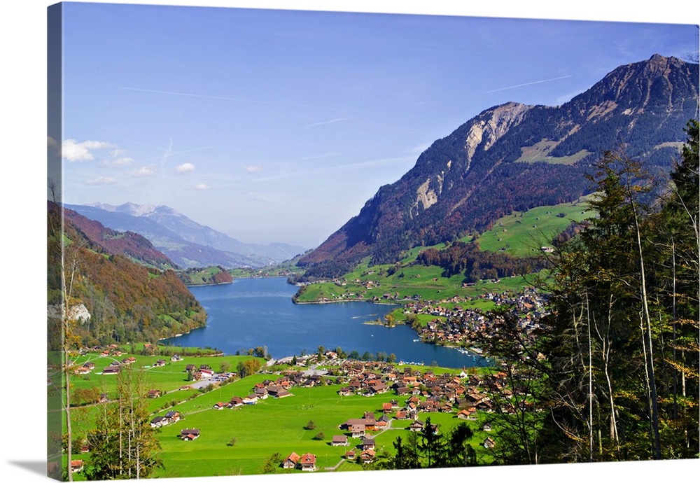 Switzerland, Obwalden, Lungern, Lungerersee