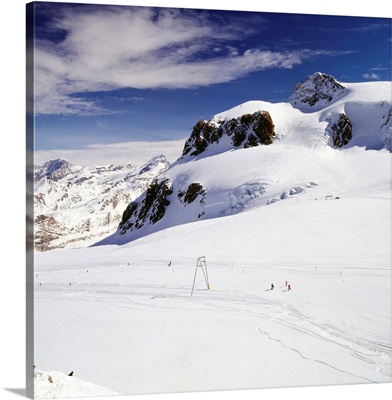 Switzerland, Valais, Zermatt, Plateau Rosa ski area towards Klein Matterhorn