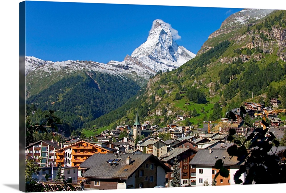 Switzerland, Valais, Zermatt, The village and Matterhorn (Cervino)