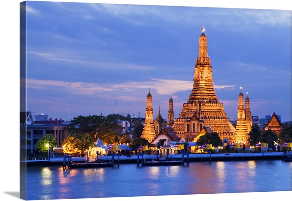 Thailand, Thailand Central, Bangkok, Wat Arun, Temple of Dawn and the Chao Phraya river illuminated at night.