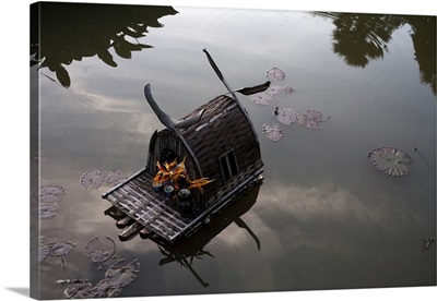 Thailand, Chiang Mai, Floating offering of flowers and joss sticks incense