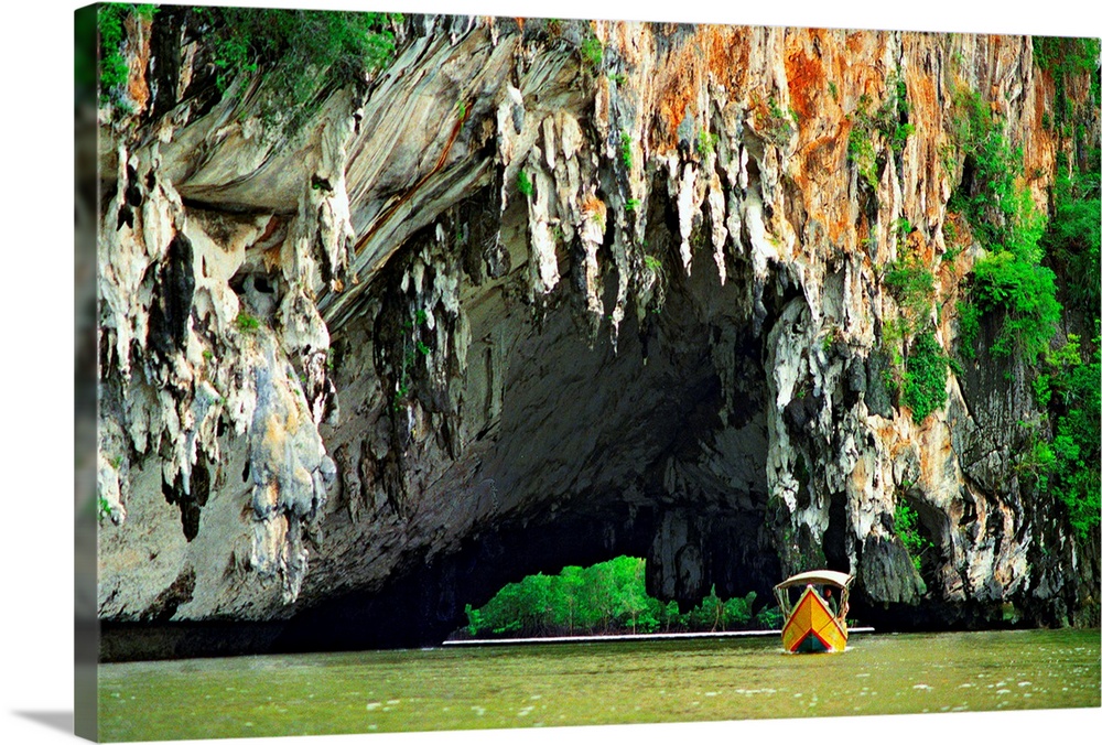 Thailand, Ko Pha Ngan, The sea grotto of Tham Lod