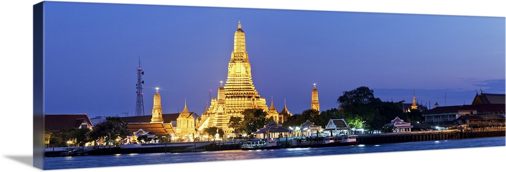 Thailand, Thailand Central, Bangkok, Wat Arun or Temple of Dawn illuminated at night.